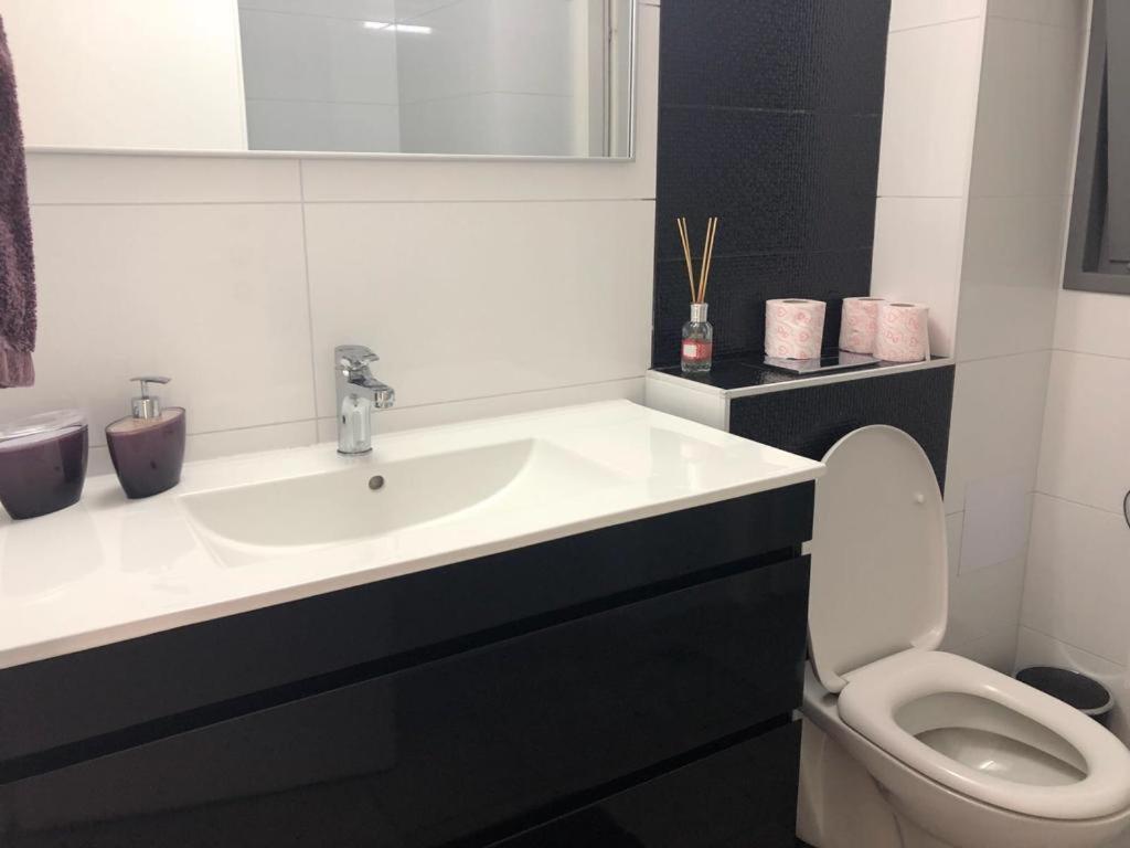 Panorama Apartment " City Garden " Bat Yam Esterno foto